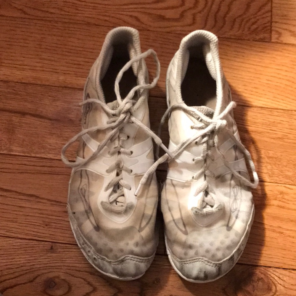 nfinity vengeance heavily used cheer shoes